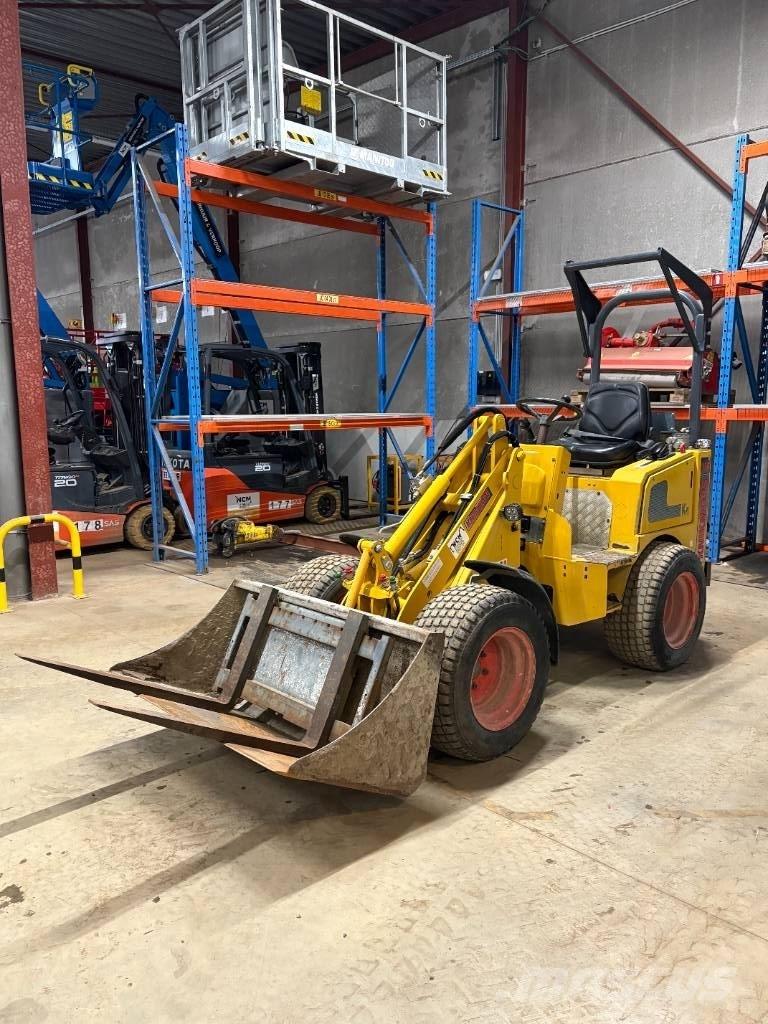 Knikmops KM 130 Kolesové nakladače