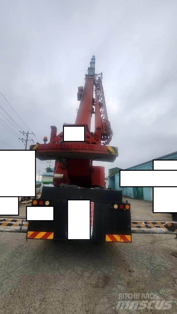 Liebherr LTM 1055-1 Univerzálne terénne žeriavy