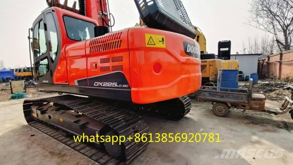 Doosan DX 225 Pásové rýpadlá