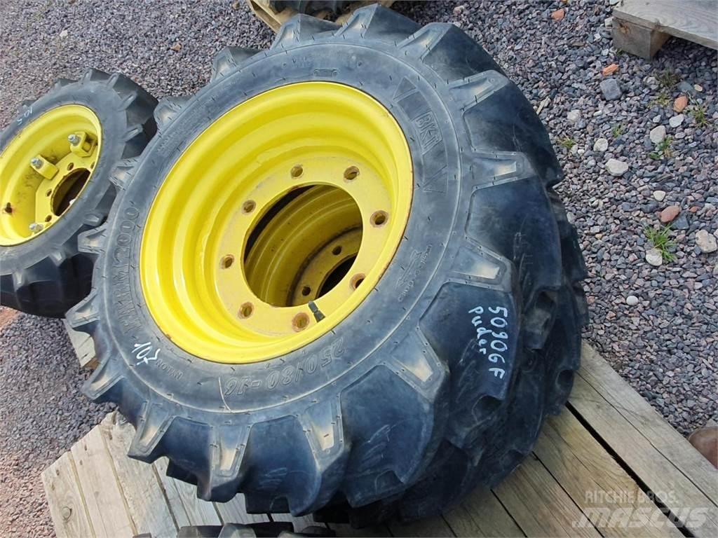 BKT 250/80-16 x2 Pneumatiky, kolesá a ráfiky