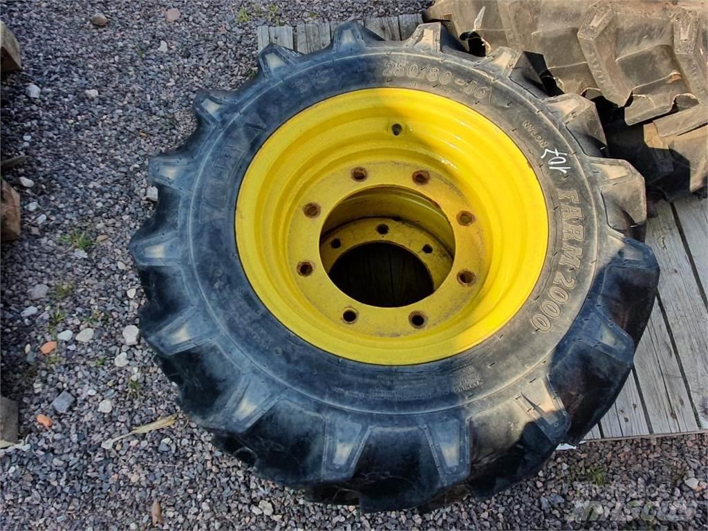 BKT 250/80-16 x2 Pneumatiky, kolesá a ráfiky