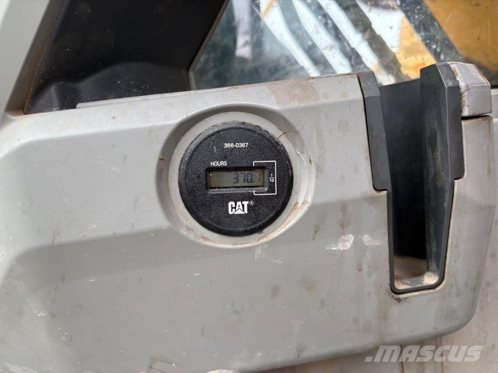CAT 323 F L Pásové rýpadlá