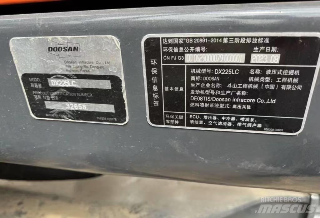 Doosan DX 225 Pásové rýpadlá