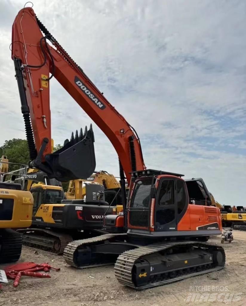Doosan DX 225 Pásové rýpadlá