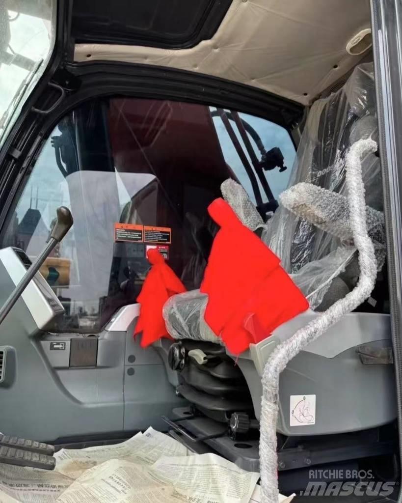 Doosan DX 225 Pásové rýpadlá