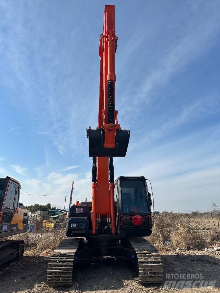 Hitachi ZX 200 Pásové rýpadlá