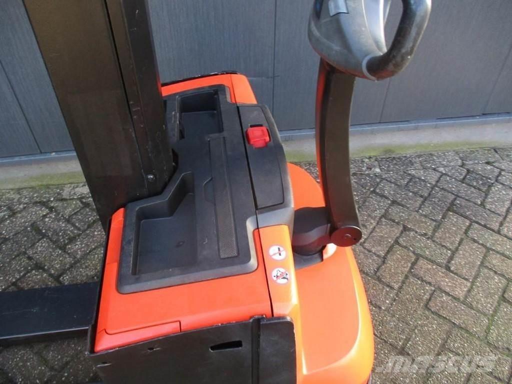 Toyota SWE 080L Ručne vedené vysokozdvižné vozíky