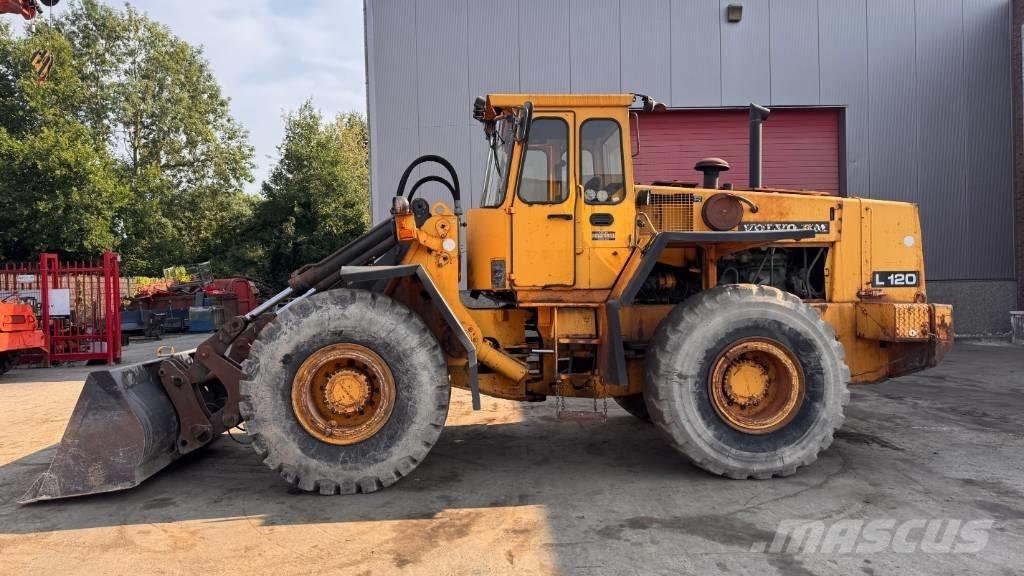Volvo L 120 Kolesové nakladače