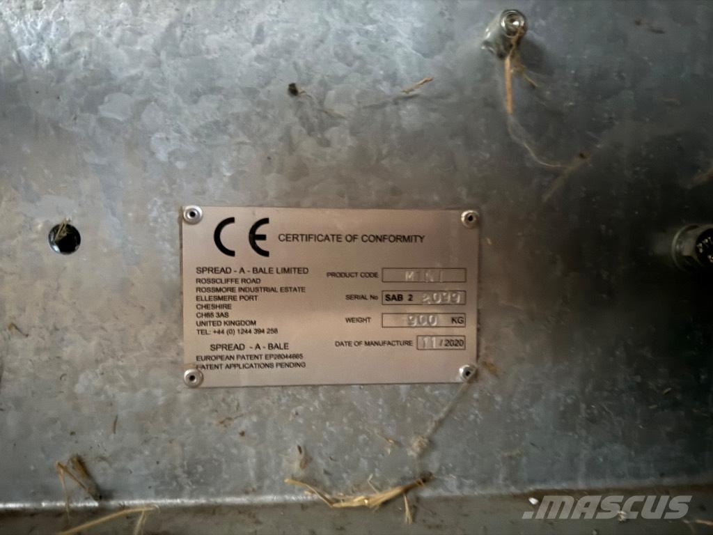  Spread-a-Bale Mini Drviče a rezače balíkov