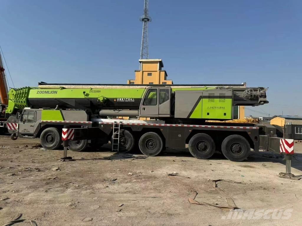 Zoomlion 220 Ton Univerzálne terénne žeriavy