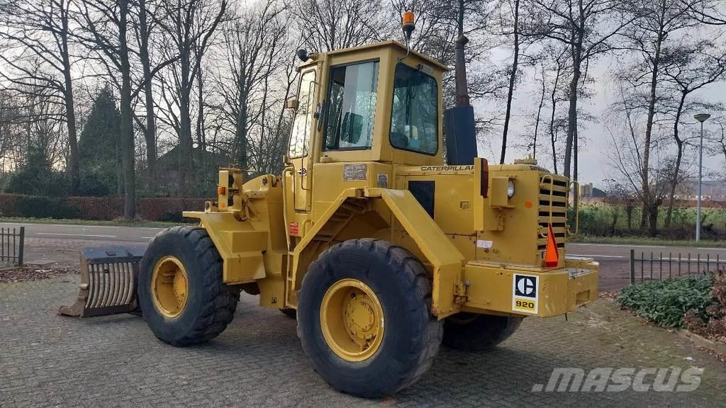 CAT 920 Kolesové nakladače
