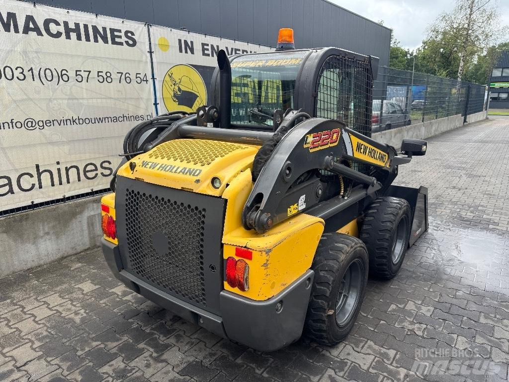 New Holland L220 Šmykom riadené nakladače