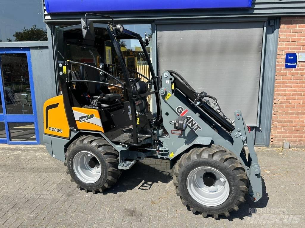GiANT G 2500 HD Viacúčelové nakladače