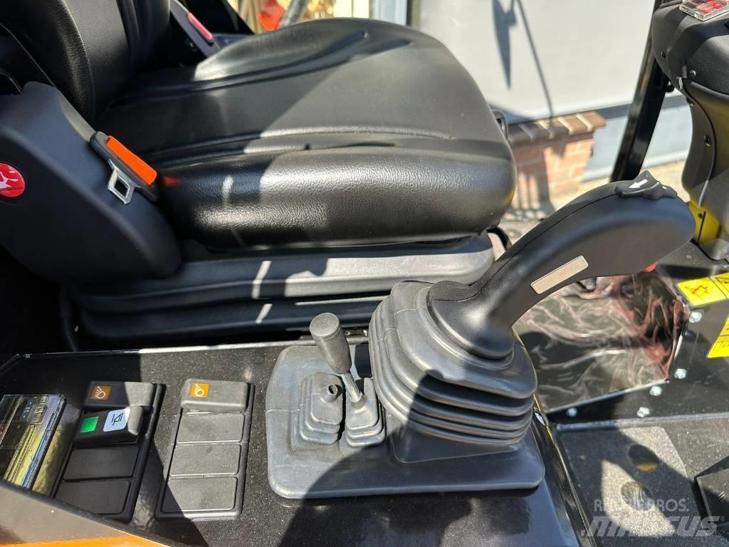 GiANT G 2500 HD Viacúčelové nakladače