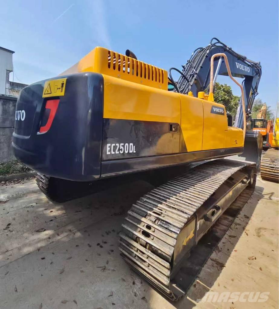 Volvo EC 250 D L Pásové rýpadlá