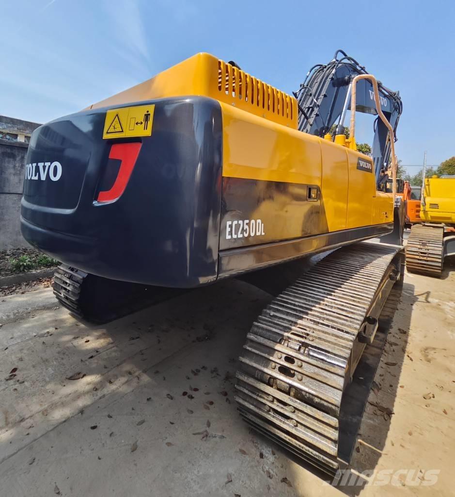 Volvo EC 250 D L Pásové rýpadlá