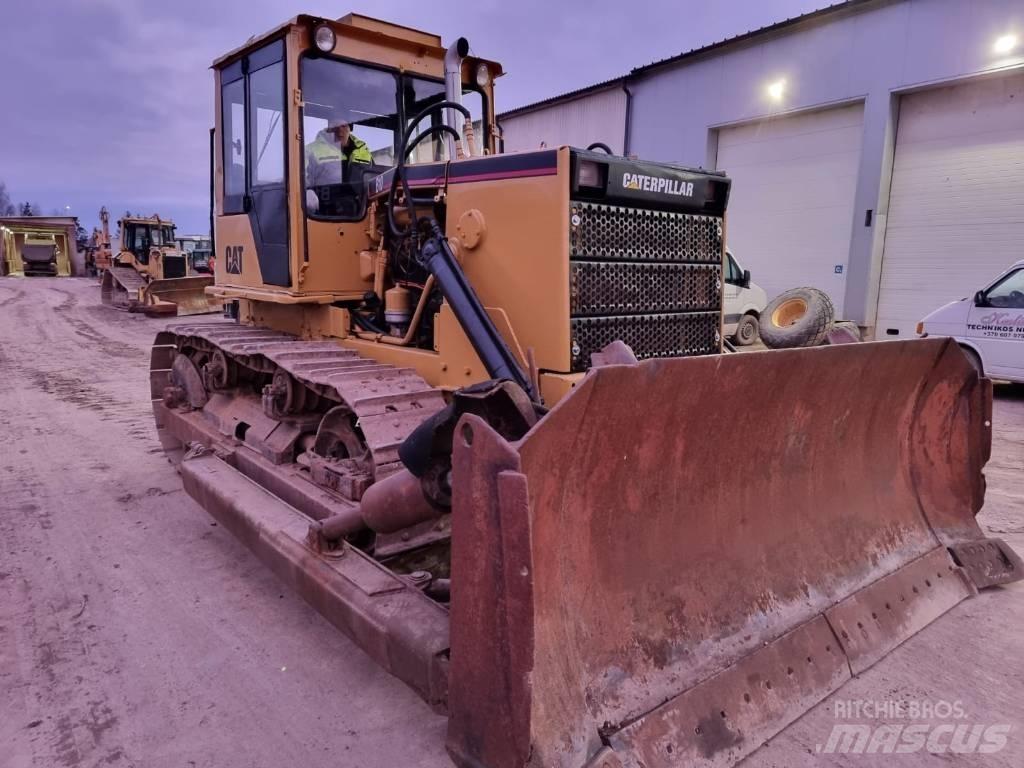 CAT B 10 Pásové dozéry