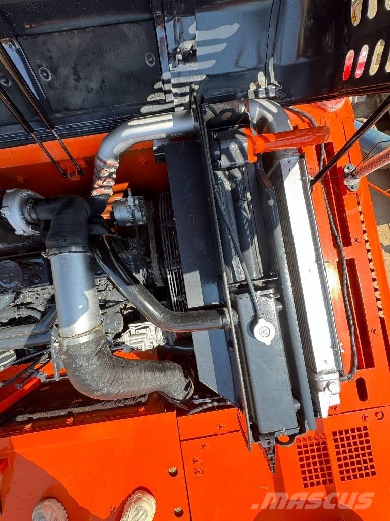 Doosan DX 300 LC-9S Pásové rýpadlá