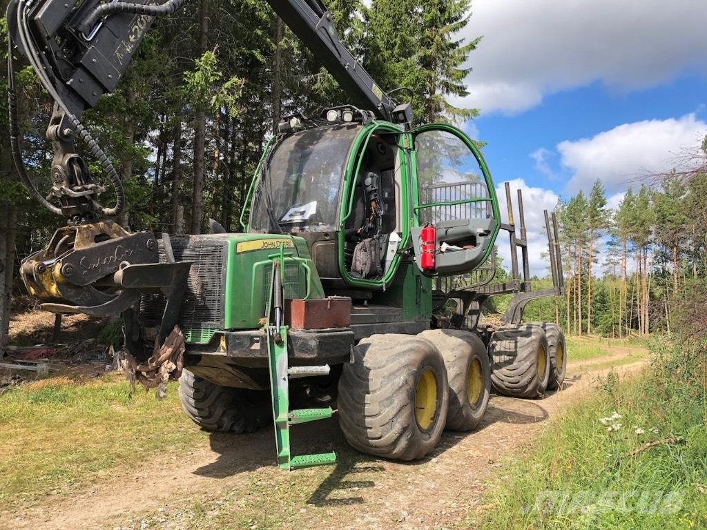John Deere 810 E Lesné traktory
