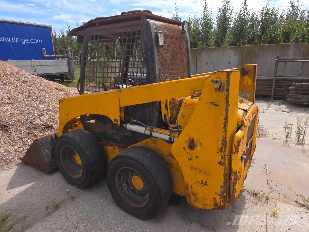 Komatsu SK 714 Šmykom riadené nakladače