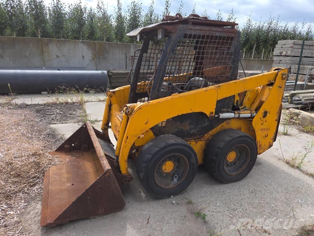 Komatsu SK 714 Šmykom riadené nakladače