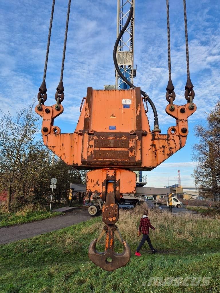 Liebherr LHM 250 Prístavné žeriavy