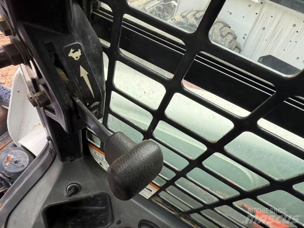 Bobcat S 220 S750 Šmykom riadené nakladače