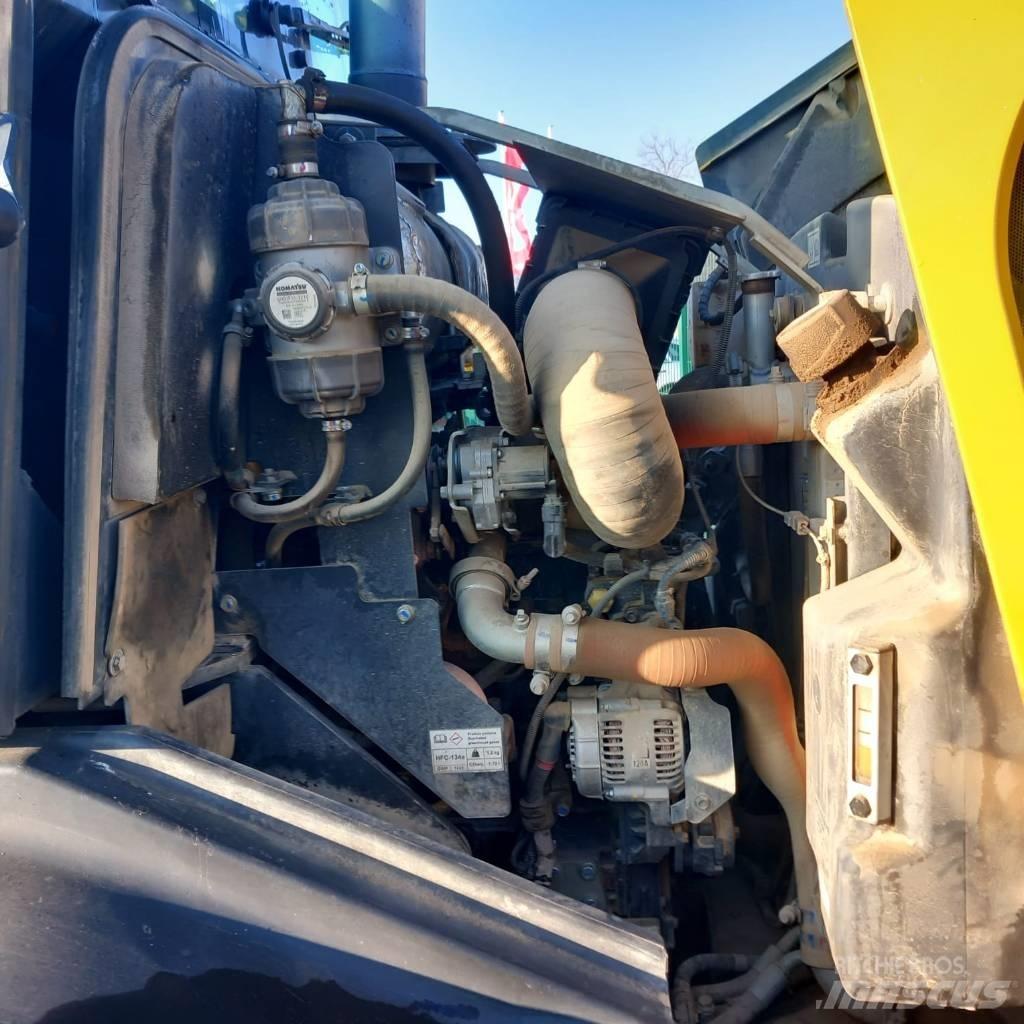 Komatsu WA80M-7 Kolesové nakladače