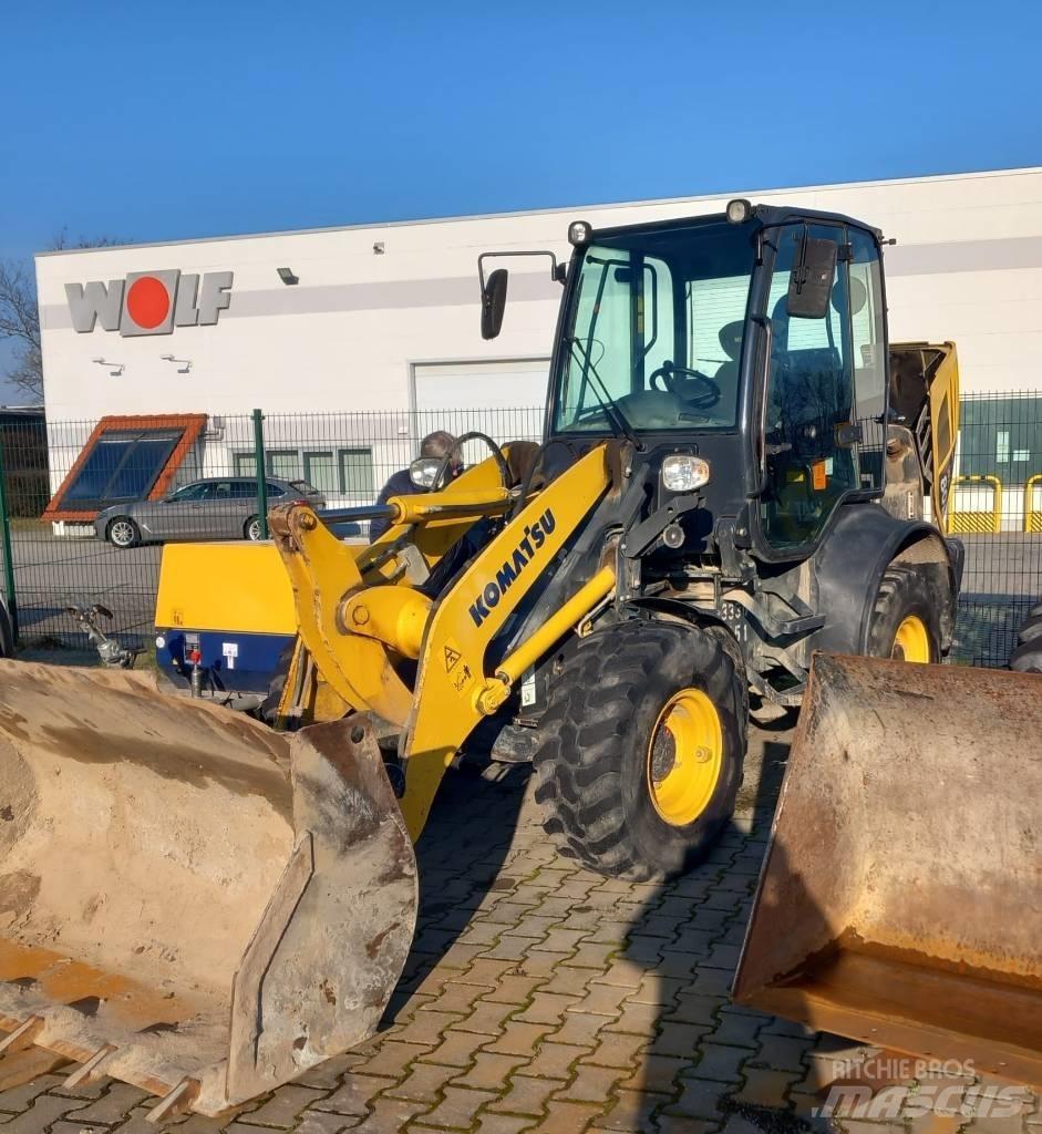 Komatsu WA80M-7 Kolesové nakladače