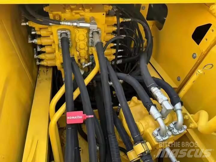 Komatsu PC210lc Pásové rýpadlá