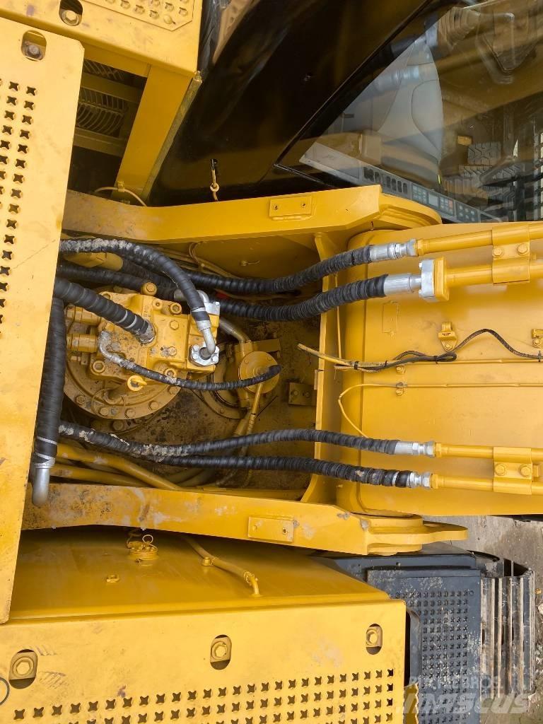 CAT 330 D Pásové rýpadlá