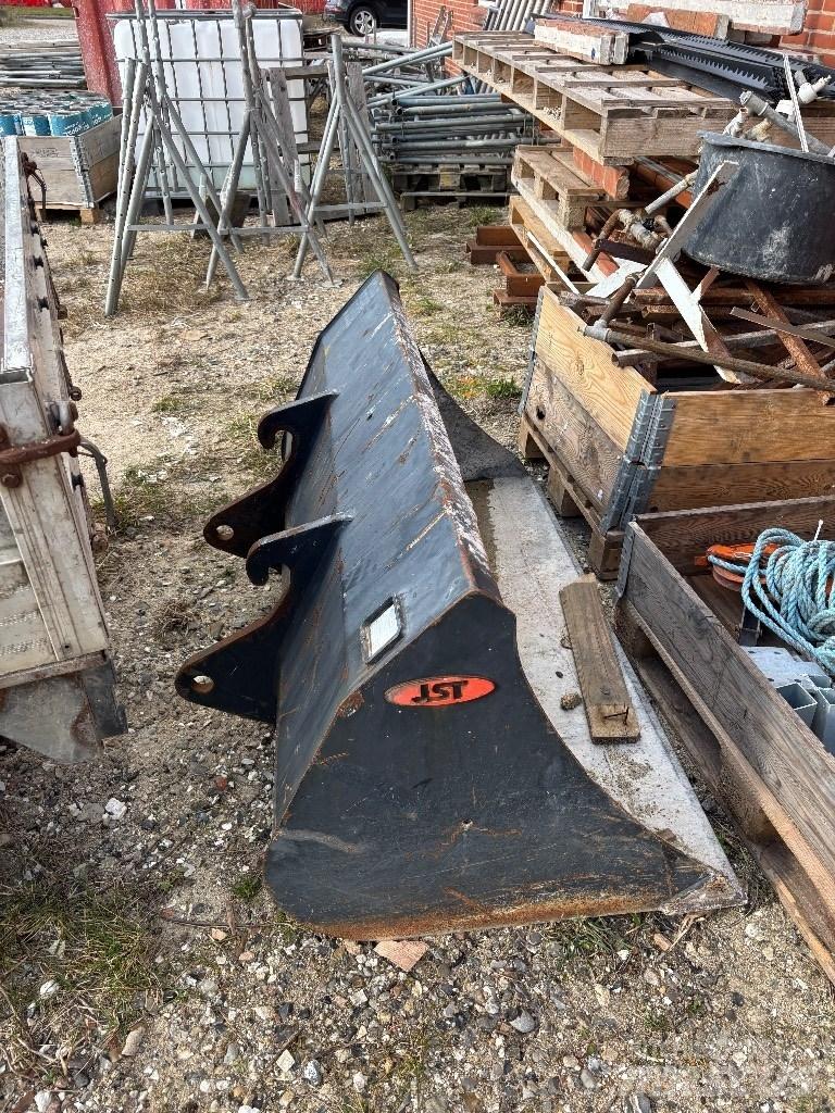 Kubota 4815 Teleskopické manipulátory