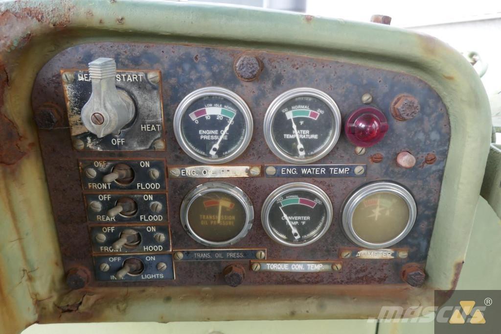 CAT D7F Ex-army Pásové dozéry