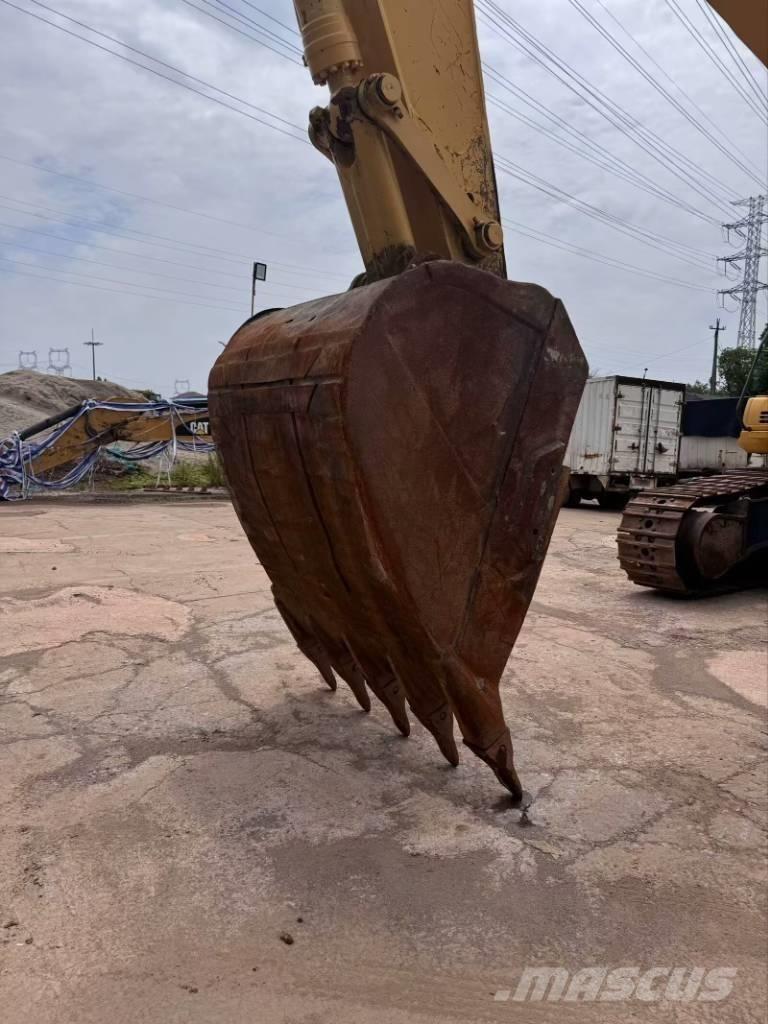 Komatsu PC 400-8 Obojživelná rýpadlá