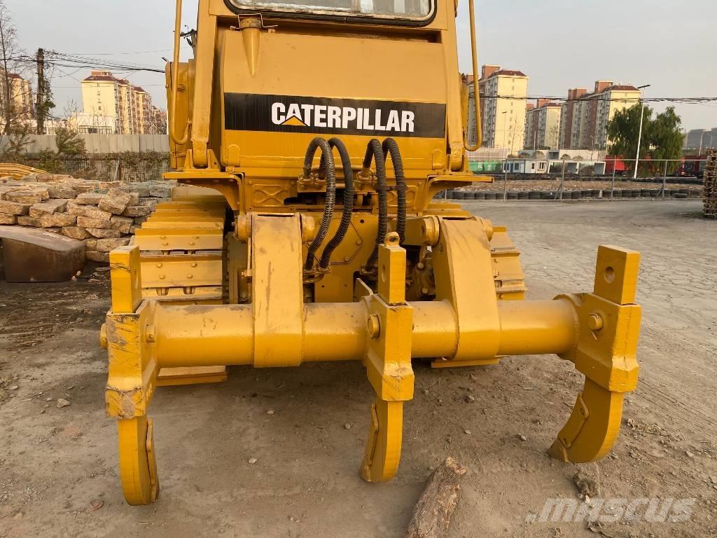 CAT D 6 D Pásové dozéry
