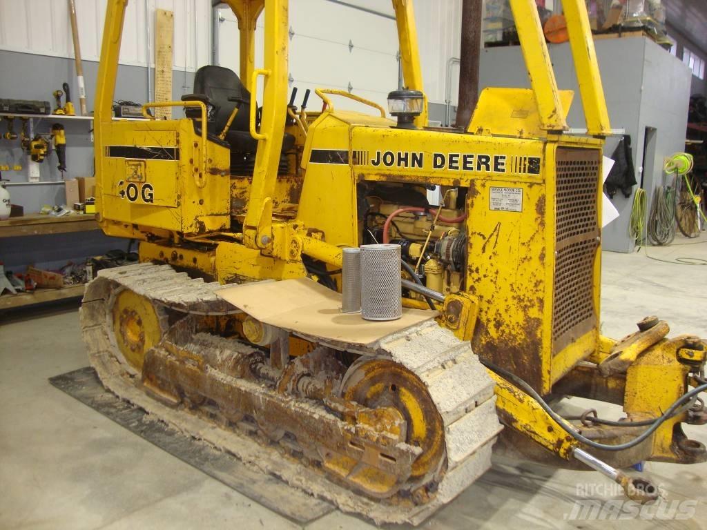 DEERE 450G Pásové dozéry