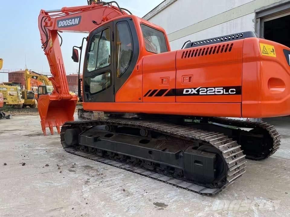 Doosan dx225 Pásové rýpadlá