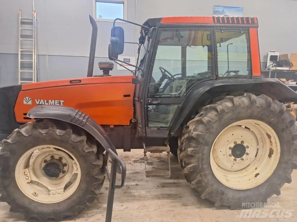 Valtra Valmet 8100E Traktory