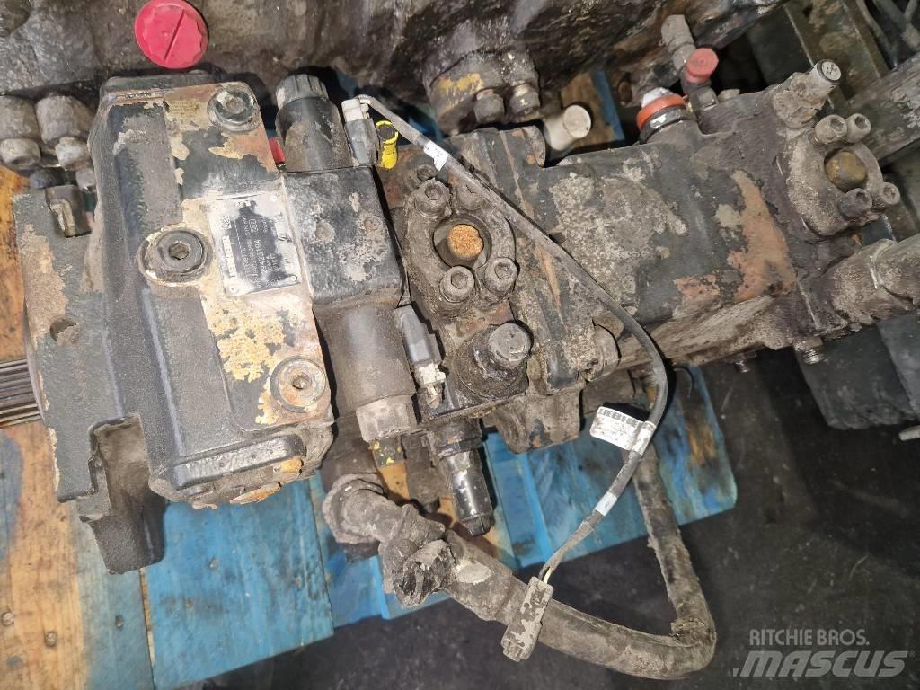 Liebherr L 586 Hydraulika