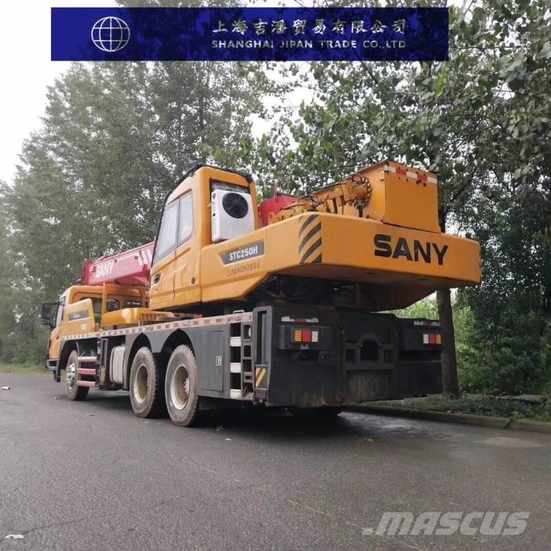 Sany STC 250 Univerzálne terénne žeriavy