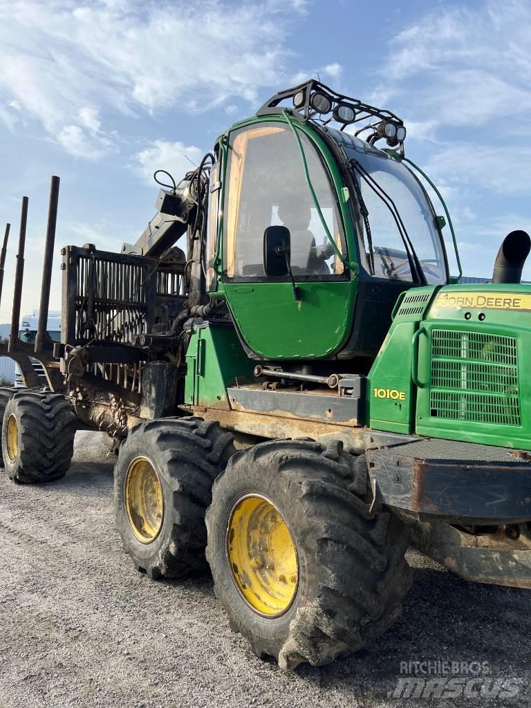 John Deere 1010 E Lesné traktory
