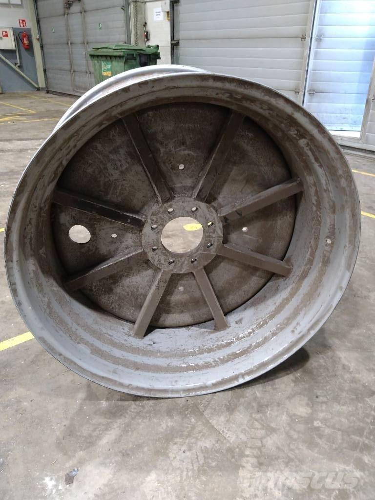 Massey Ferguson 7718 Pneumatiky, kolesá a ráfiky