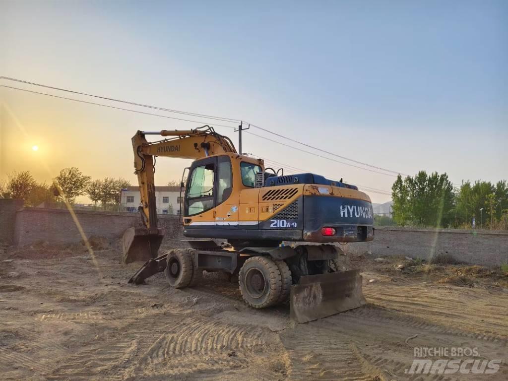 Hyundai R210W-9 Kolesové rýpadlá