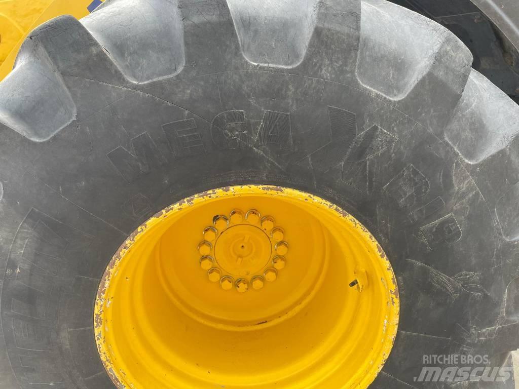 Komatsu WA320-8 Kolesové nakladače