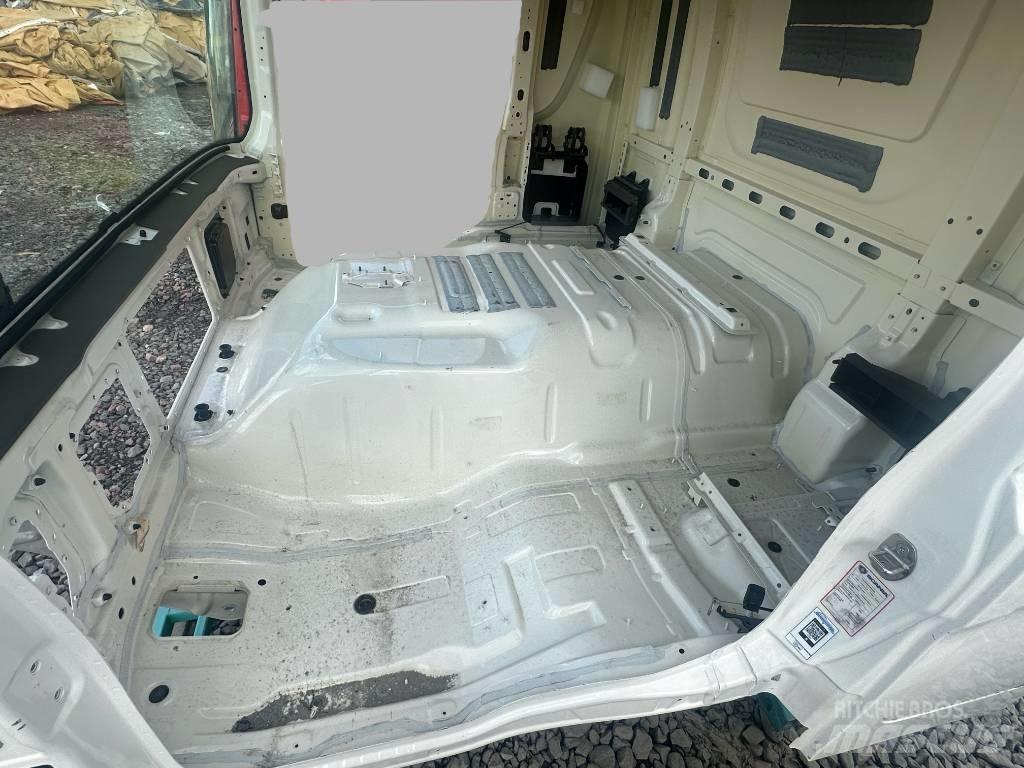 Scania P 370 Kabíny a interiér