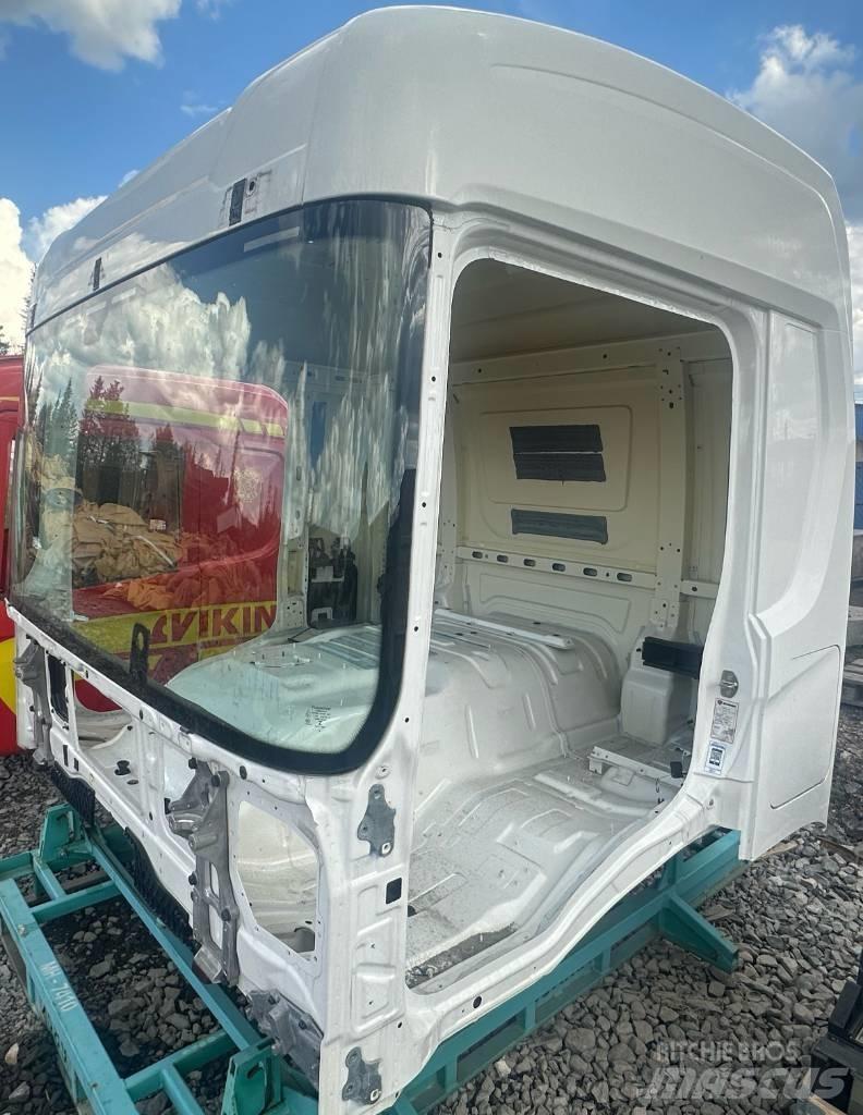 Scania P 370 Kabíny a interiér