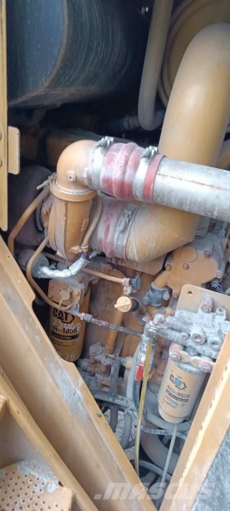 CAT 988H Kolesové nakladače
