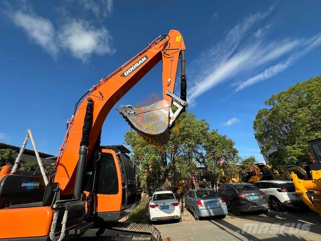 Doosan DX 225 LCA Pásové rýpadlá