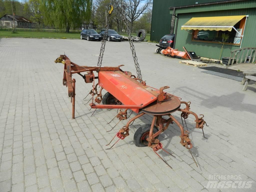 JF CR 320 Obracače a zhrabovače sena