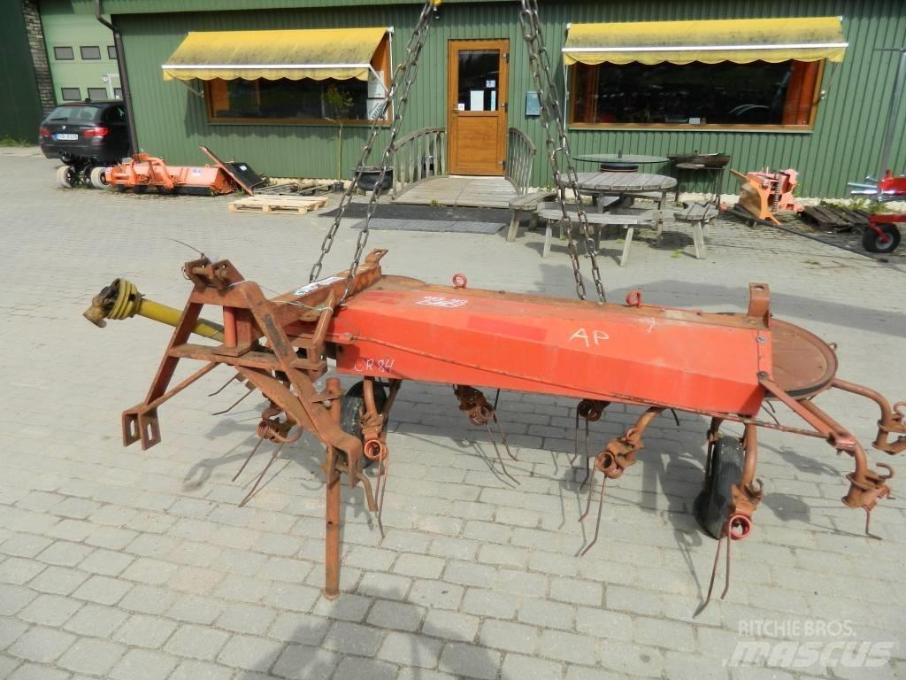 JF CR 320 Obracače a zhrabovače sena